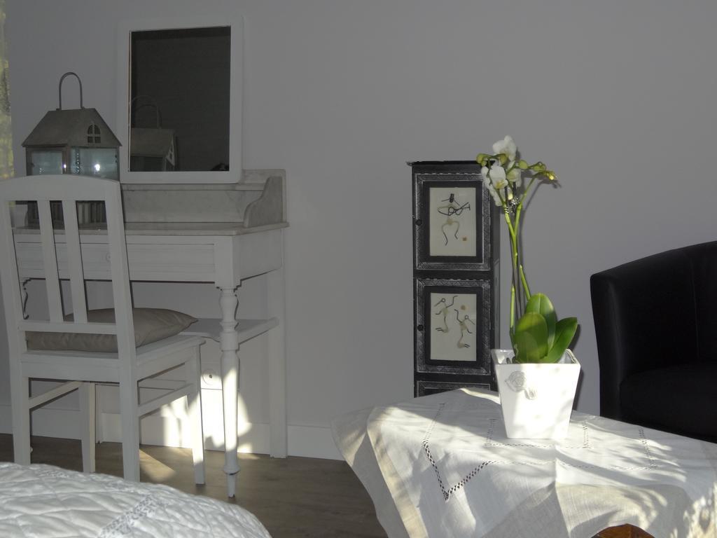 Jardin De Canaan Bed & Breakfast Saint-Julien-de-Chedon